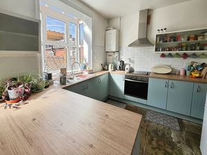 Kitchen- click for photo gallery